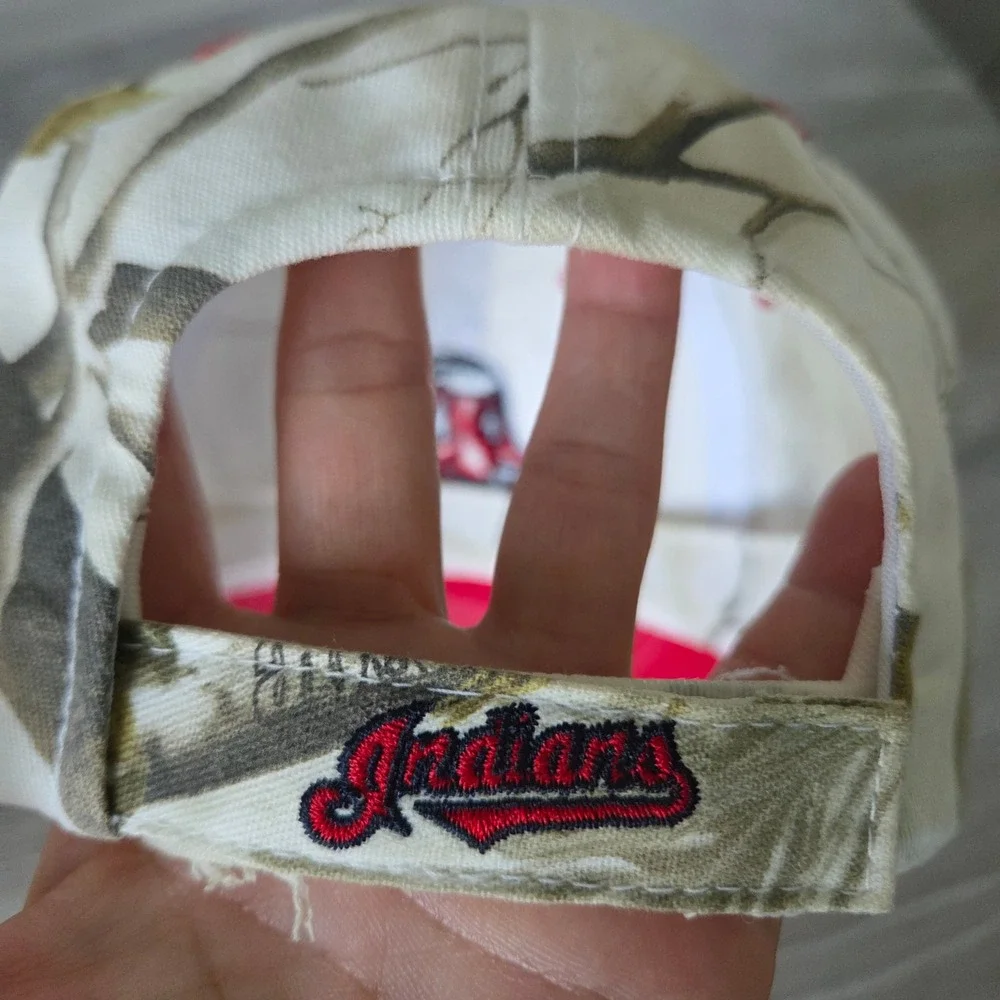 Fan Favorite Cleveland Indians Chief Wahoo Hat White Realtree Camo Cotton OS MLB